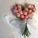 #꽃스타그램 #꽃그램 #평택 #송탄 #평택꽃집 #힐링플라워 #드라이… | Valentine flower arrangements, Flower arrangements, Flower box gift