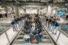 제일큰에프엔에이치 | 세계에서 제일 큰 아디다스 뉴욕 플래그십 스토어 오픈 (adiads NYC Flagship Store Opening | Nyc, Railroad tracks