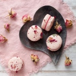 Raspberry macarons decorated with dried edible rose ..... | 마카롱