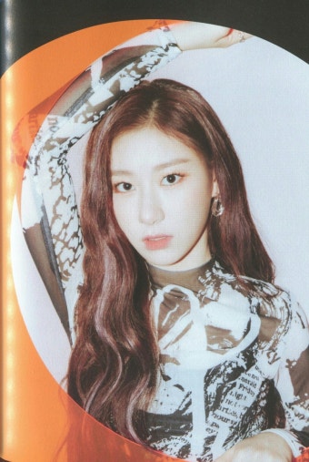 Chaeryeong Itzy에 있는 J.Jeon님의 핀 - 2020
