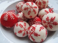 Felt balls fadeinteriors.com | 펠트 공예, 공예, 크리스마스