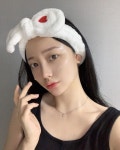 요즘 쓰고 있는 나이트 케어 제품🌱 천연 크림이라 그런지 저처럼 민감한 피부에도 잘 맞더라구요 실제로 잎이 들어있는데 바르다 보면 피부에... 