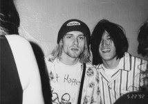 Kurt Cobain with fans outside of The Palace (they attended a L7 show), Hollywood, May 22, 1992 | 커트 코베인