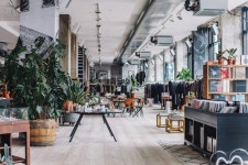 THE STORE AT SOHO HOUSE BERLIN BERLIN 소호하우스 베를린 안의 또 다른 하우스, 더 스토어. 화려한 패션과 청순한 인테리어, 정크 아트와... 