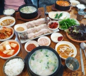 Instagram의 연수유라먹스타그램님: “#부산역 에서 연수, YFD, 검마단 회장이 먹은 수육과 국밥 연수는 처음 먹어보는 돼지국밥 ㅡ #부산... 