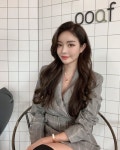 진진 on Instagram: “굿모닝🖤🖤 청담 헤메맛집 🖤 #우아프 다음날까지 머리 안감아도 예쁜 웨이브ㅋㅋㅋ🖤”