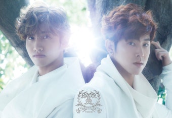 동방신기, 오리콘 신기록 세운 'TREE' 국내 발매 http://kpopenews.com/4519   고화질 보도 사진과 객관적인 기사를 전달하는 K-POP 전문...