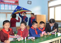 겨울방학기간 생활을 다채롭게 -평천구역 봉학소학교에서--《조선의 오늘》 | 왕