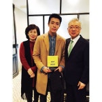 성탄예배 끝나고 조정민 목사님과 아름다우신 사모님과 ^^ 항상... 사랑합니다 ^^ #조정민목사님 #christmas #SJ   #donghae #동해 #슈퍼주니어”... 
