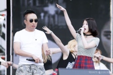 [150813] 무한도전 영동고속도로 가요제 리허설 아이유 직찍 by | Fashion, Style, Sunglasses
