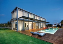 In Arsuf, north of Tel Aviv in Israel, sits this glass house - Villa Pi - designed by Alon Baranowitz and Irene Kronenberg, with the... 