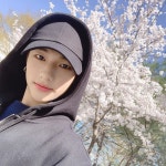 💐🌷🌹🌺🌸🌼🌻틈내서 꽃이랑 사진 찍기⠀⠀#straykids #9 #STAY | Cantores, Luhan