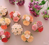 Pin by Lee Little on 패랭이꽃 (With images) | Cake, Mini cupcakes, Floral