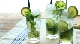 청량함을 듬~뿍 담은 모히또 : Non Alcoholic Mojito Recipe [아내의 식탁] - YouTube(이미지 포함) | 모히또, 음료 레시피, 쥬스