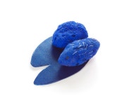 Myung Urso Brooch: Blue Shadow, 2014 Sea sponge, metal, thread, acrylic paint, sterling silver 7 x 10.5 x 2.5 cm | 악세사리