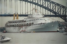 Idea by 신평호 on ♻️ 항공 船舶 traffic♻️ | Passenger ship, P&o cruises, Carnival corporation