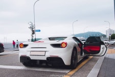white 488 #lamborghini #ferrari488spider #ferrari #porsche #supercar #exoticcar #카스타그램 #차스타그램 #carporn... 