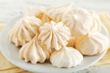 Meringues | Guilt free dessert, Meringue cookies, Recipes