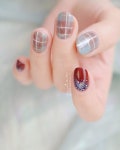 nails에 있는 핀
