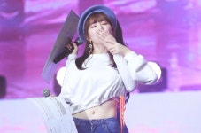 아이돌에 있는 혜진 배님의 핀 | 연예인, 여자친구, 배꼽