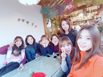 20170115 / 익선동카페 / 플라워카페 마당꽃방 건전지 친구들 다 모이면, 7명이라 갈 곳이 마땅치 않은데 ... | Polaroid film, Film...