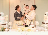 블루미 파티하우스 돌스냅 • 블루미 파티하우스 돌스냅 • 더파티원 돌스냅 • 스퀘어원 더파티원 돌잔치 돌스냅  • 더파티원 비엔나홀... 