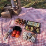 유진 on Instagram: “나 사랑받겠데ʕʘ‿ʘʔ💚” | Aesthetic food, Food, Picnic