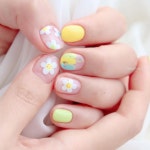 다혜킴네일 (@nailist_dahye) 在 Instagram 发布：“알록달록💚💛💚 ⠀ #다혜킴네일... 000원 연수 쌤 시술 ⠀ 예약ᄋ… - 2020 | 네일... 