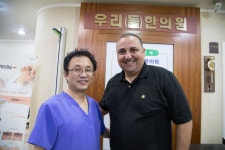 Saoud of Embassy of Libya  리비아 말릭사우드참사관님 께서 우리들한의원을 방분하셨습니다...요즘 리비아의 문제로 인하여... 