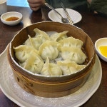 이민형 trên Instagram: “#주말 #점심 #서울 #친구와 #숙대입구 #미성중국관 #찐만두 #탕수육 #삼선짜장 #볶음짜장 #존맛... 