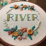 embroidery #hoopart #threadypulse #embroideredflowers #makersgonnamake #fiberart #embroideryinstaguild #niceg… | 자수