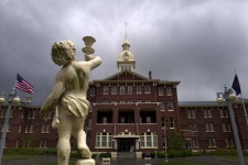 뻐꾸기 둥지 위로 날아간 새의 고향: 오리건 정신건강 박물관 (With images) | Landmarks, Statue of liberty, Statue