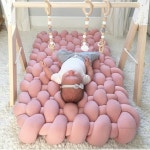 Afbeelding van Baby spullen van baeily op 마크라메 | Baby ideeën, Roze babykamer