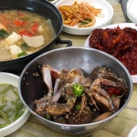 애님: “두꺼비게장 🦀 . . . 5시간만에 도착해서 먹은 첫 끼 🥄 (그래서 맛있게 먹었다 🙃) . . . 그동안 내가 먹어왔던 게장은 꽃게로 만든... 