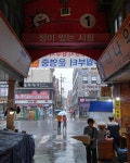 다들 대형마트로 가서 션~~하게 주차전쟁을 치르고 있겠죠 ..?  전통시장의 위기는 주변의 대형마트가 아닙니다   진짜 위기는 위기가 무엇인지... 