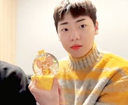 Pin de luvintion em 210120 유션