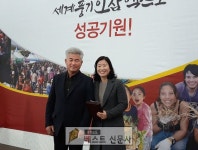 영주시 풍기읍이장협의회(회장 백지균)는 지난 10일 풍기읍행정복지센터에서 열린 정례회의에서 2019년 우수 직원에게 감사패를 수여했다.... 