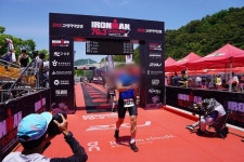 어릴때 안나오던 체육인유전자가 30대가 지나서야 나오는건지 . 남동생이 철인3종경기 완주했다고 가족카톡방에 사진을 올렸다... 