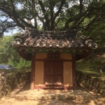 경북 문경에 있는 성황당. 진짜로 성황당은 고갯길에 있더군요. | 건축물