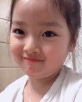 🍑율이TV🍑 on Instagram: “엄마가 다이어트를 못하는 이유........ 효녀납시오 ~~~~~ (∗❛⌄❛∗) 💛🧡💛 #권율이 #… | Kids... 