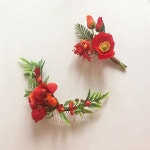 Instagram의 🌿플루브 [조화부케, 실크플라워 꽃다발]님: “레드오렌지 부케와 세트로 나간 헤어피스와 부토니에❣️ 요런 쨍 한 아이들이... 