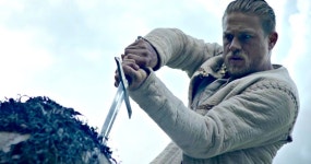 Charlie Hunnam King Arthur | 한국어, 왕, 영화