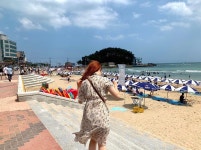 in Busan  해쨍쨍 바람쌩쌩 송정해수욕장 문토스트 못먹어쩌   머리... 문토스트 못먹어쩌   머리 잡아야 되구 치마 잡아야 되구  역동적인... 