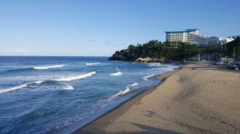 쏠비치가 보이는 증산해변