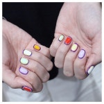 꽉꽉 채운 컬러 들과 아웃라인컬러 고르는 재미가 쏠쏠한 #보더라인네일... summernail #outlinenail | 네일 아트 트렌드, 네일