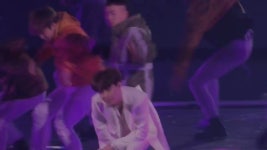 ❤️218❤️ on Twitter: 190217 LYS in Fukuoka #제이홉 #호석 #jhope 생일 전날 콘서트 해피한 저스트 댄스 프리뷰🥳💗 후쿠오카돔을... 