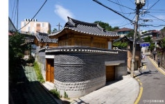 가회동 하선재 / 2012 서울시 종로구 가회동에 위치한 79.34㎡의... 가회동 양유당(11K 한옥) / 2011 서울시 종로구 가회동에 위치한 75.70㎡의... 