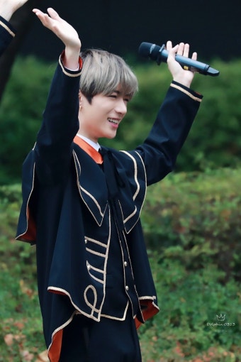 #TXT #TomorrowxTogether #투모로우바이투게더 #BIGHIT #HUENINGKAI #휴닝카이 #YEONJUN #연준 #TAEHYUN #태현 #BEOMGYU #범규...