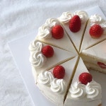 oh, rosy cake / 오로지케이크 on Instagram: “오늘도 딸기케이크 준비합니다🍓 딸기케이크 주문은 다음주부터... 