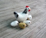 Nadel Gefilzte Henne und Küken von HandmadeByNovember auf Etsy | Needle felting projects, Needle felting, Felt animals